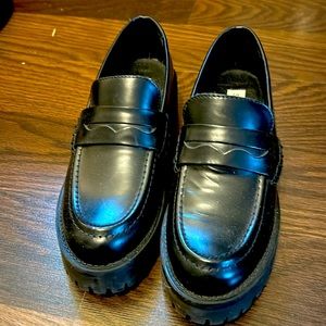New no tags Steve Madden chunky sole leather penny loafers.
